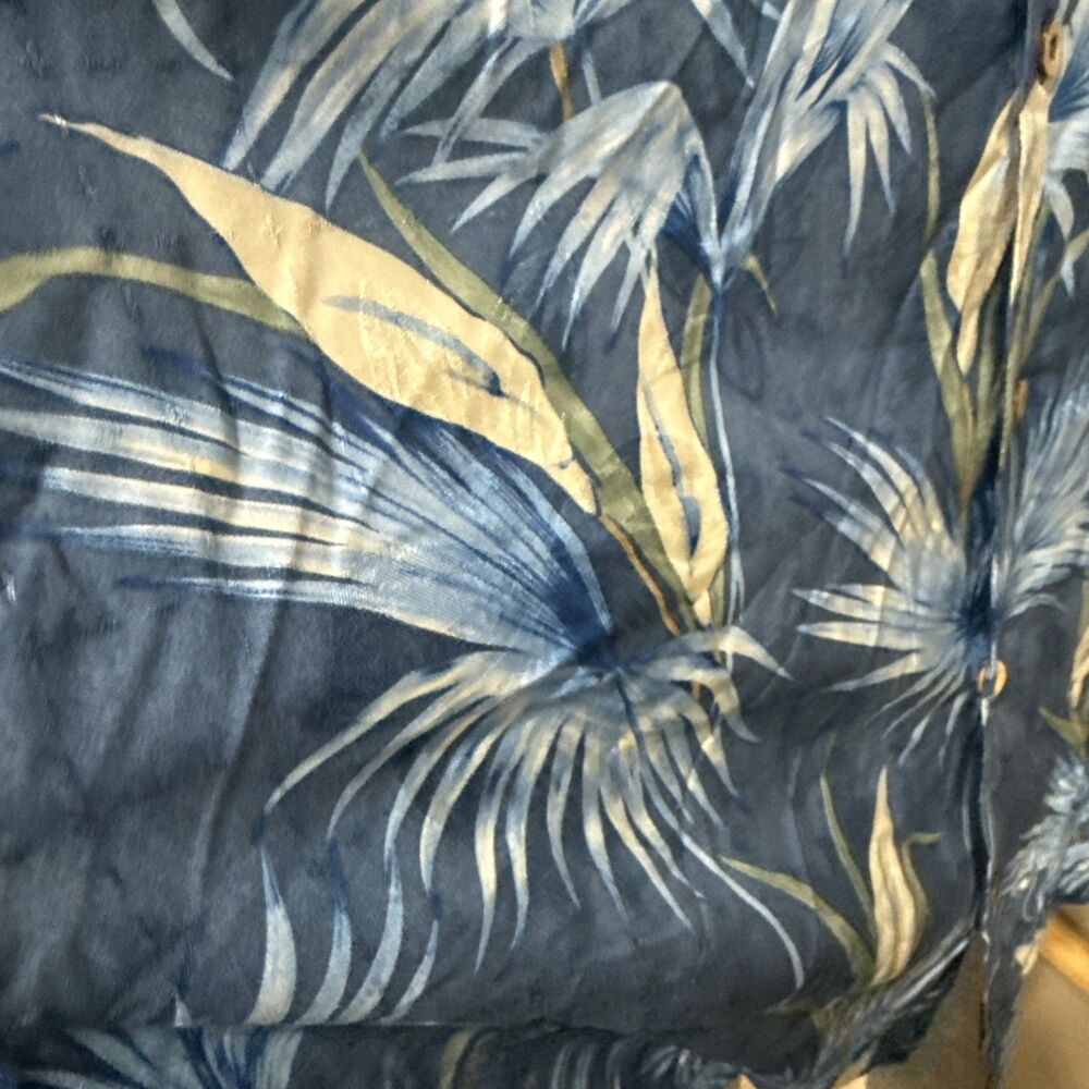 Tommy Bahama Mens XL Silk Camp Shirt Blue Floral Tropical Short Sleeve - Picture 5 of 6